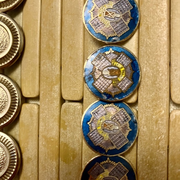 VINTAGE BUTTONS UNIQUE SETS & SINGLES METALLIC ENAMELED INSIGNIA MILITARY - Picture 3 of 10